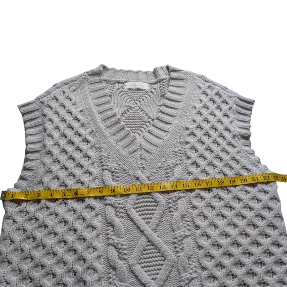 L'Academie Revolve Amare Cable Sweater Vest Chunky Oversize Womens L Grey V Neck - Picture 8 of 9